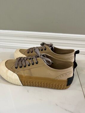 Zara Casual Women's Low-Top Sneakers in Tan